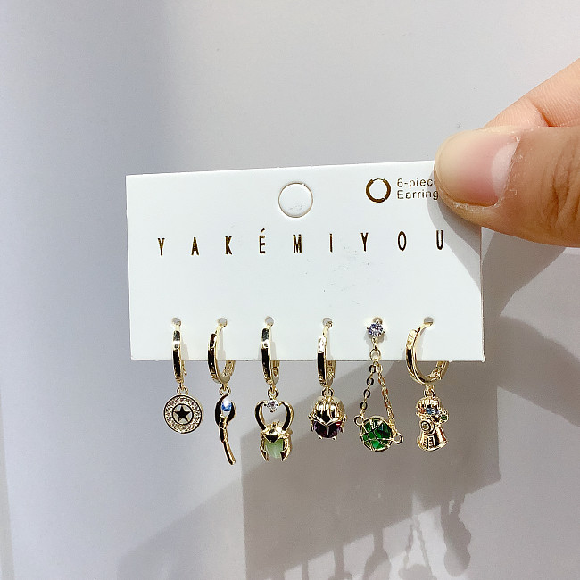 Pendientes chapados en oro de 14 quilates con circonita esmaltada de cobre y dibujos animados novedosos