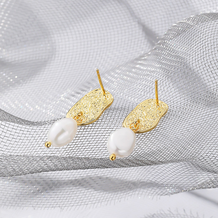 1 par de pendientes colgantes chapados en oro con perlas de agua dulce de cobre con incrustaciones irregulares de estilo vintage