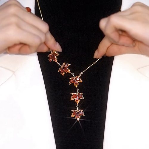 Fashion Maple Leaf Copper Plating Inlay Zircon Necklace