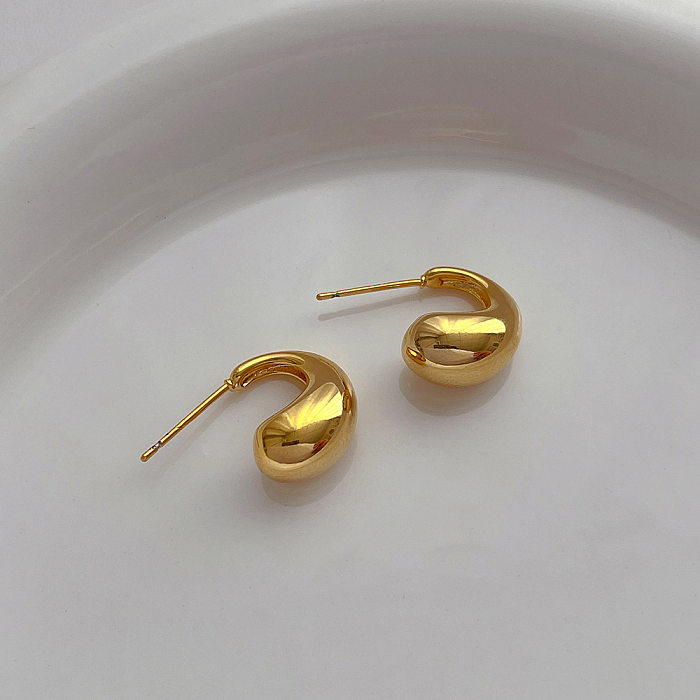 1 par de pinos de orelha de cobre revestidos em forma de C estilo simples