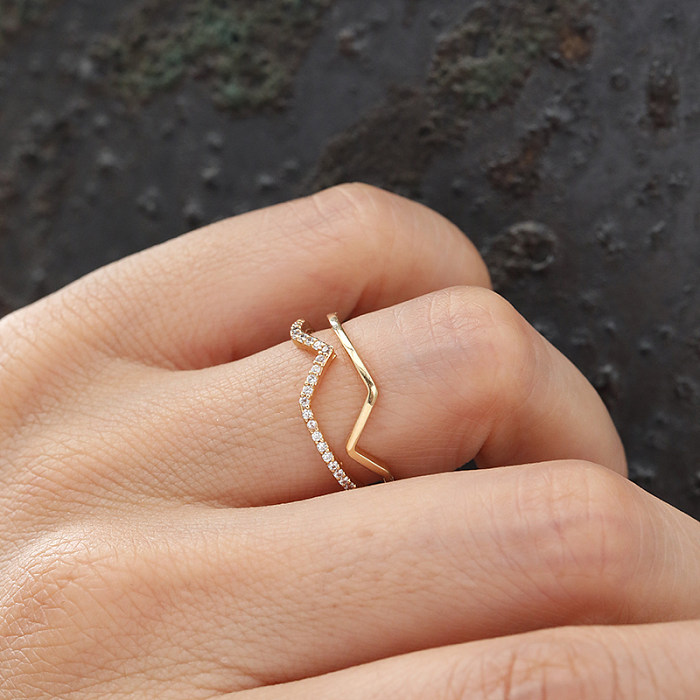 O estilo simples comuta anéis abertos de strass de cobre irregulares do embutimento
