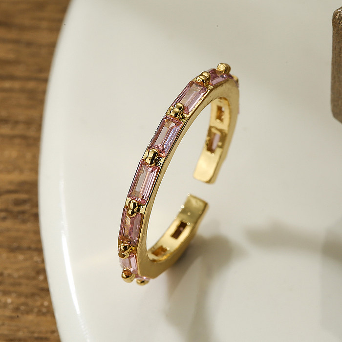 Schlichter, glänzender, rechteckiger, verkupferter offener Zirkon-Inlay-Ring mit 18-Karat-Vergoldung