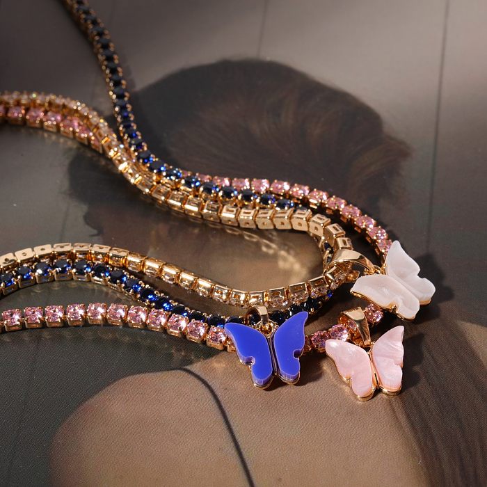 Lässiger schlichter Stil Pendel-Halskette mit Schmetterlings-Kupferbeschichtung, künstlichen Edelsteinen, 18 Karat vergoldet, Anhänger-Halskette