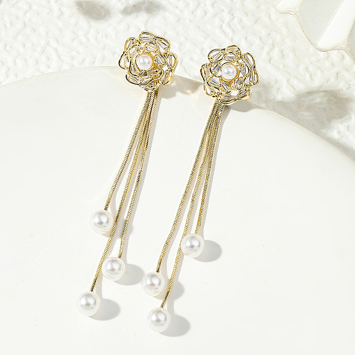 1 par de elegantes pendientes colgantes chapados en oro de 18 quilates con incrustaciones de flores de estilo vintage, perlas artificiales de cobre y circonita