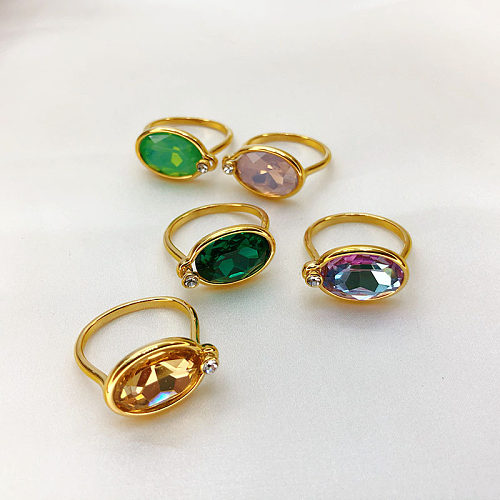 Ovale Ringe im modernen Stil mit Verkupferung und Inlay aus künstlichen Edelsteinen