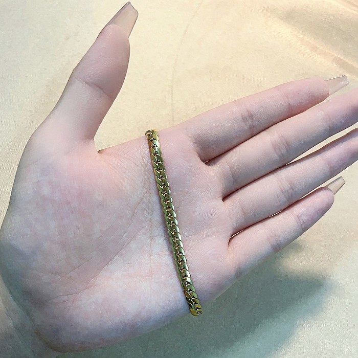 Lässige, schlichte Halskette mit Schlangenleder-Edelstahlbeschichtung und vergoldeten Armbändern