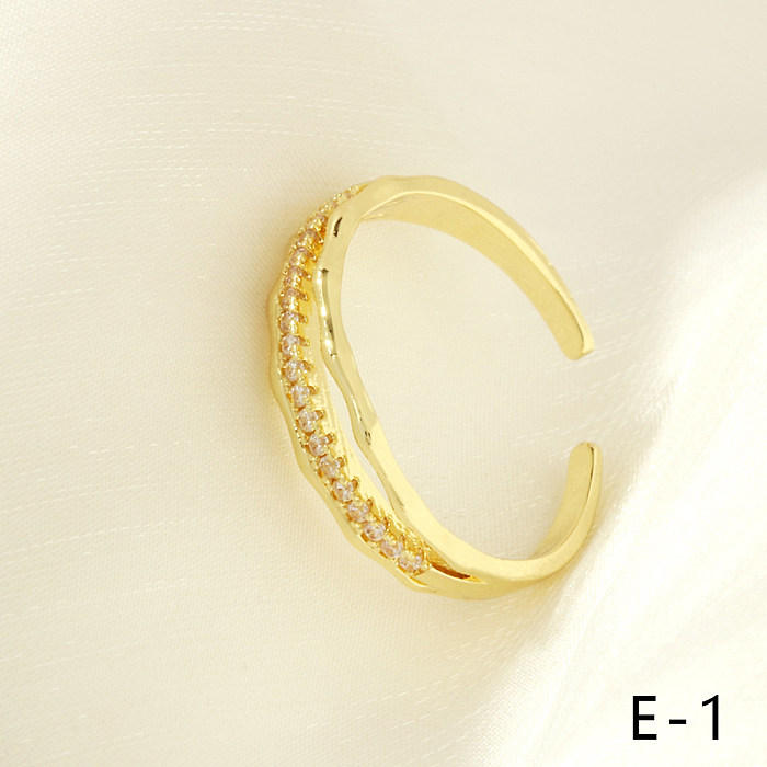 Eleganter, schlichter Stil, geometrische Herzform, Kupferbeschichtung, Intarsien, Zirkon, 18 Karat vergoldet, offene Ringe