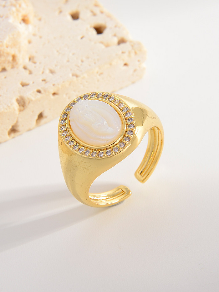 Offene Ringe im Vintage-Stil mit ovaler Verkupferung und Einlage aus Muschelzirkon und 18 Karat Gold