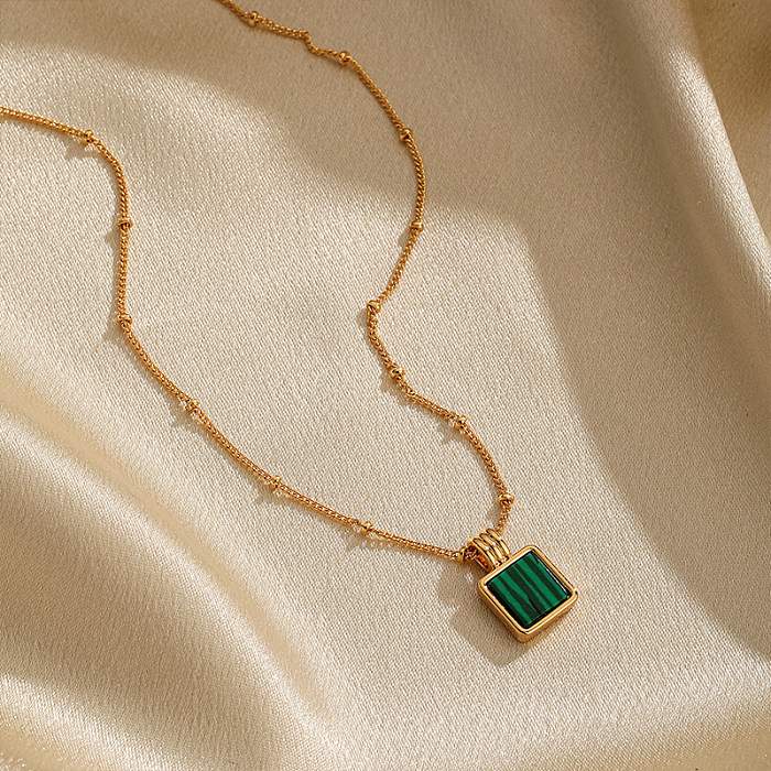 Collier pendentif plaqué or 18 carats avec incrustation de placage de cuivre carré de style IG de style simple