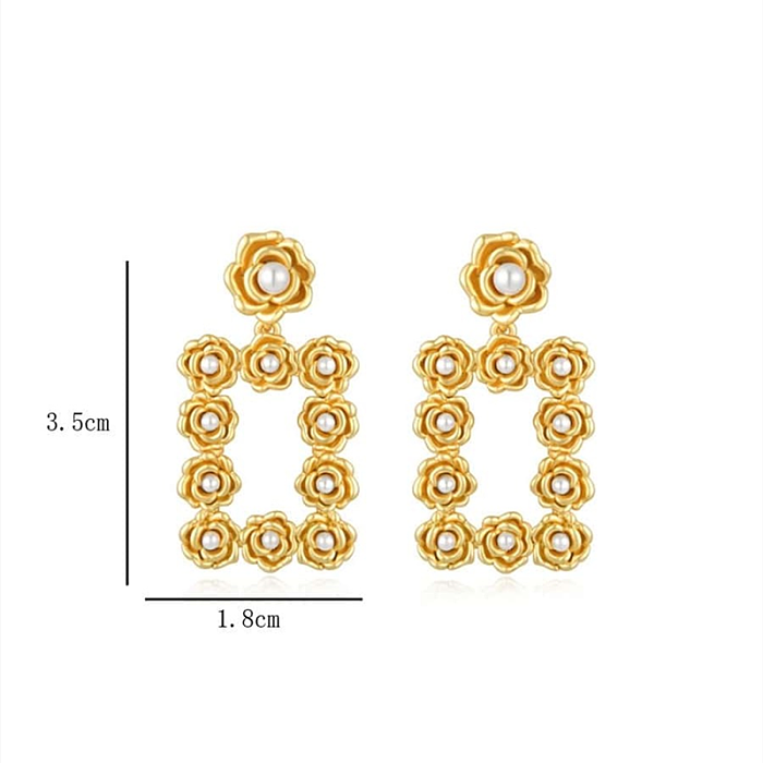 1 paire de boucles d'oreilles pendantes élégantes de Style classique, incrustation de roses en cuivre, perles artificielles plaquées or 18 carats