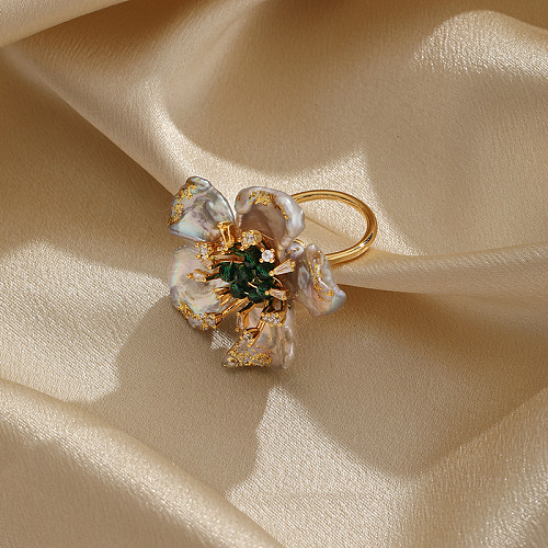 Elegantes anillos de circón con incrustaciones de cobre y flores de estilo barroco