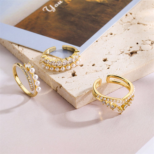 Bague ouverte en zircon et perles avec incrustation de cuivre géométrique élégante