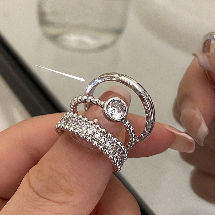 Offene Ringe im IG-Stil mit glänzender herzförmiger Verkupferung und Inlay aus Zirkon