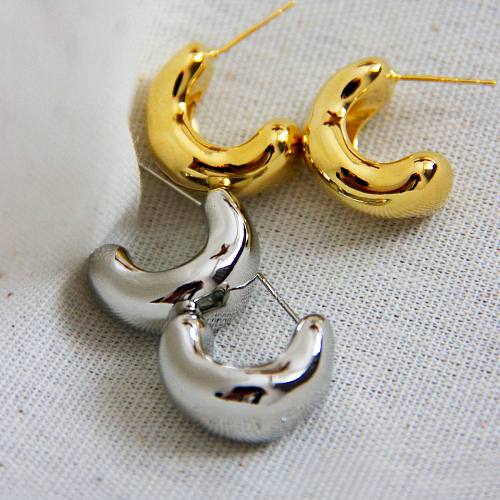 Boucles d'oreilles en cuivre de placage de clous d'oreille en cuivre de forme de C de mode