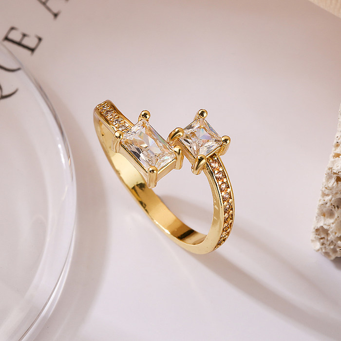 O estilo simples comuta anéis abertos quadrados banhados a ouro do zircão 18K do embutimento do chapeamento de cobre
