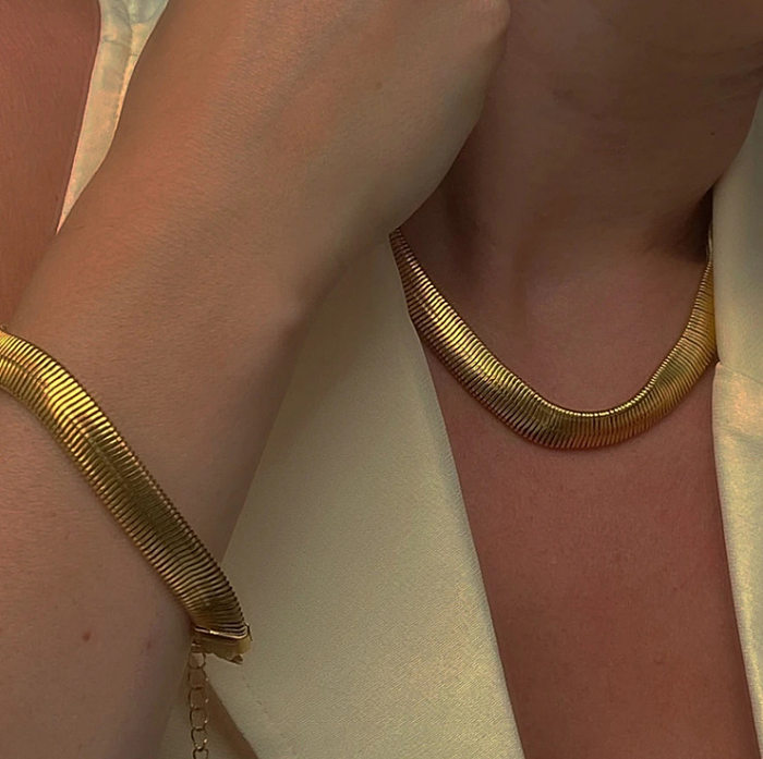 Retro Wide Three-dimensional Snake Bone Necklace Bracelet Wholesale jewelry