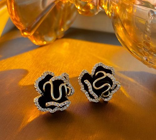 1 Pair Retro Flower Copper Inlaid Zircon Ear Studs