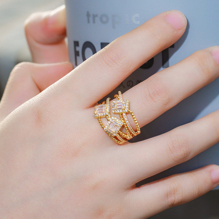 Lujosos anillos chapados en cobre de color sólido con incrustaciones de piedras preciosas artificiales chapados en oro blanco de 14 quilates chapados en rodio
