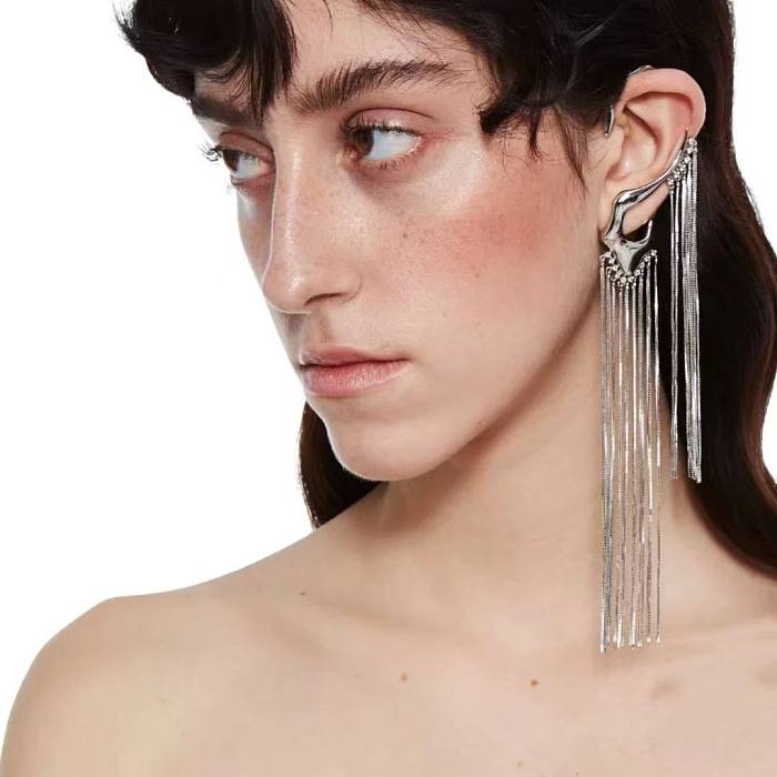 1 pieza Ear Cuffs de cobre con borlas de color sólido estilo simple