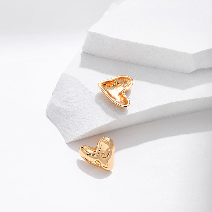 1 par de brincos de orelha folheados a ouro e cobre em formato de coração doce