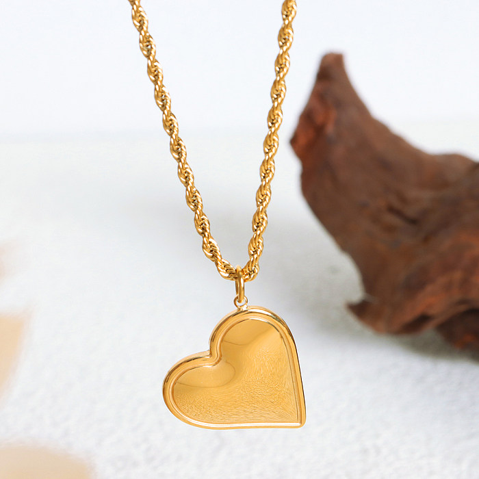 Collar de pendientes chapado en oro de 18 quilates con revestimiento de acero de titanio con forma de corazón dulce para mujer