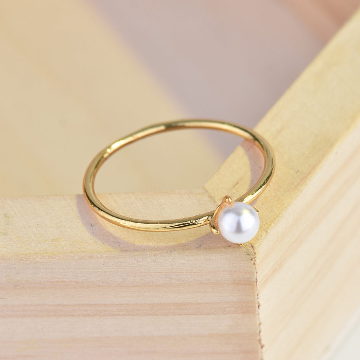 Anéis folheados a ouro das pérolas artificiais do embutimento geométrico de cobre do estilo simples elegante
