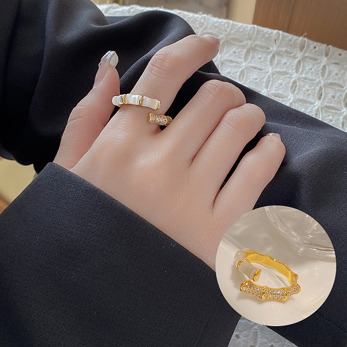 Einfacher offener Ring mit geometrischem Kupfer-Inlay und Zirkon, 1 Stück