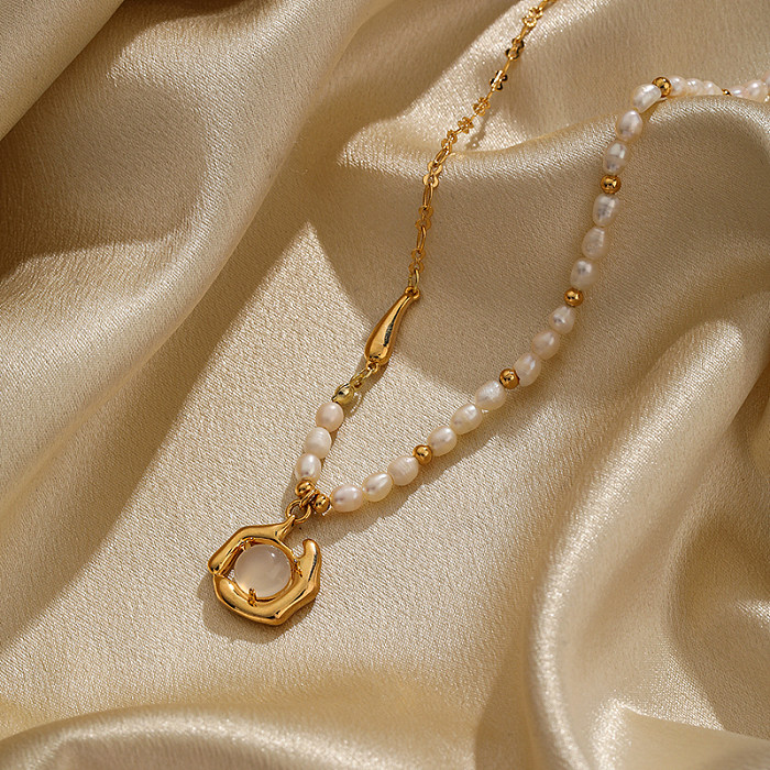 Elegante Halskette mit unregelmäßiger Verkupferung und Intarsien aus Süßwasserperlen mit 18-Karat-Vergoldung