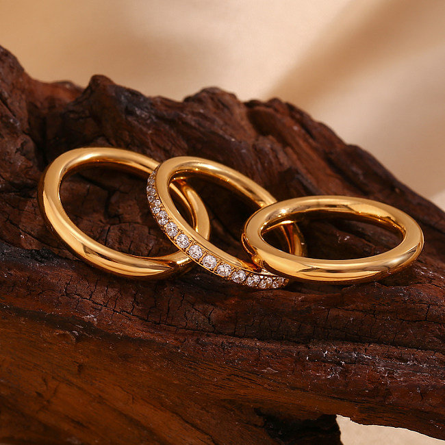 Atacado estilo simples estilo clássico redondo chapeamento de aço inoxidável embutido anéis de strass banhados a ouro 18K