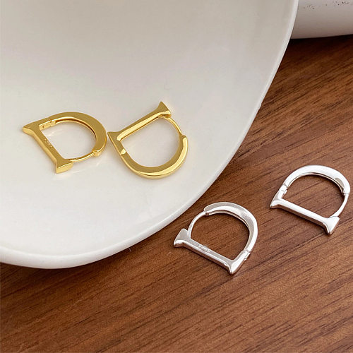 1 Paar lässige, schlichte Ohrringe mit Buchstabenbeschichtung aus Kupfer und vergoldet