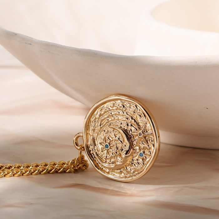 Collar con colgante chapado en oro de 18 quilates con incrustaciones de cobre y luna de estrella de estilo simple informal