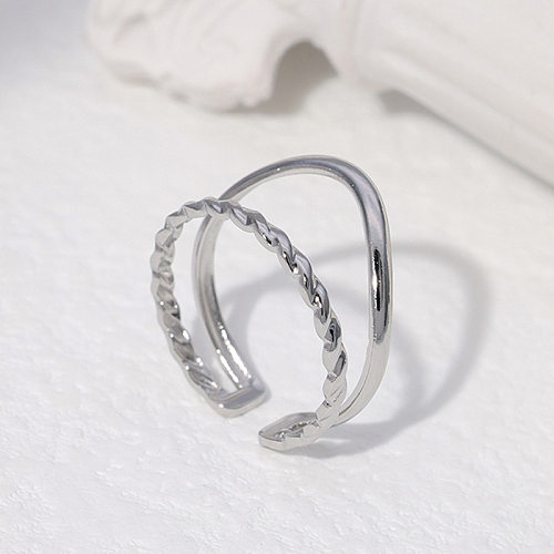 Einfacher offener Ring mit geometrischen Linien aus Edelstahl