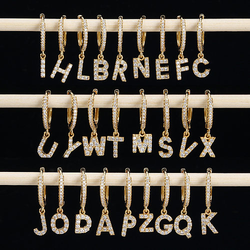 Brincos de gota de zircão de cobre com incrustação de letras elegantes de 1 peça