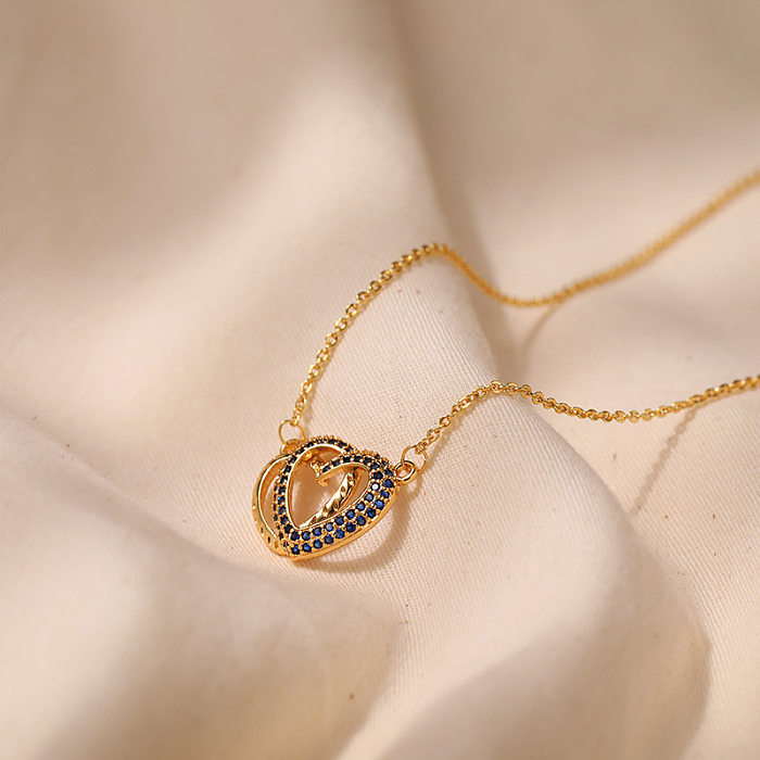 قلادة أنيقة على شكل قلب مطلية بالنحاس ومرصعة بالزركون ومطلية بالذهب عيار 18 قيراط