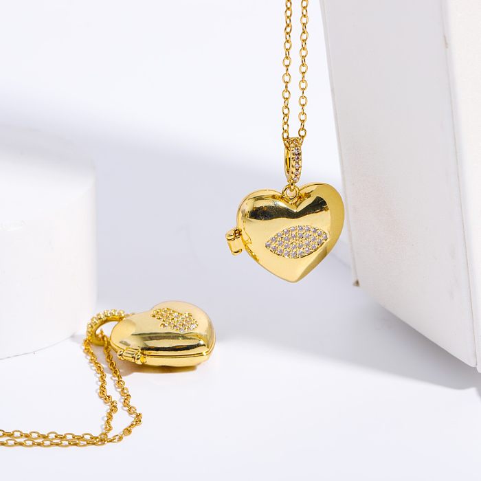 Retro Commute Palm Heart Shape Eye Copper Plating Inlay Zircon 18K Gold Plated Pendant Necklace