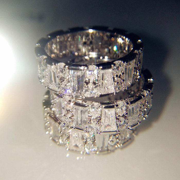 Anéis largos elegantes da faixa das pedras preciosas artificiais do embutimento de bronze do retângulo brilhante