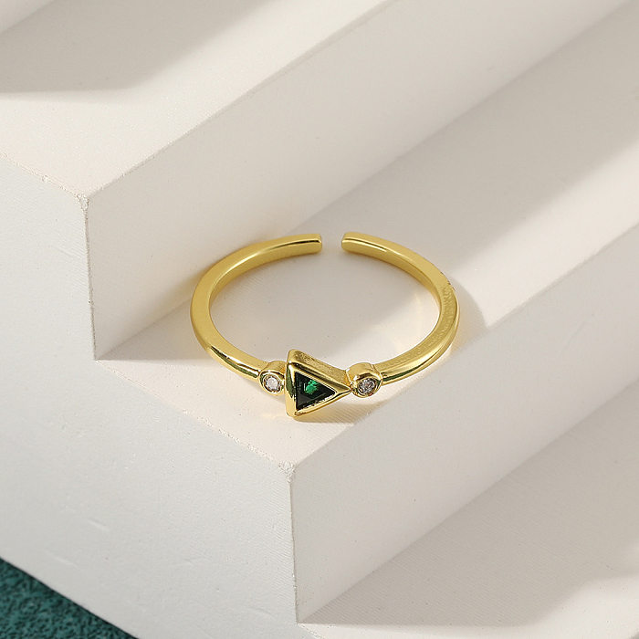 Anéis elegantes de zircão com incrustações de cobre triangular