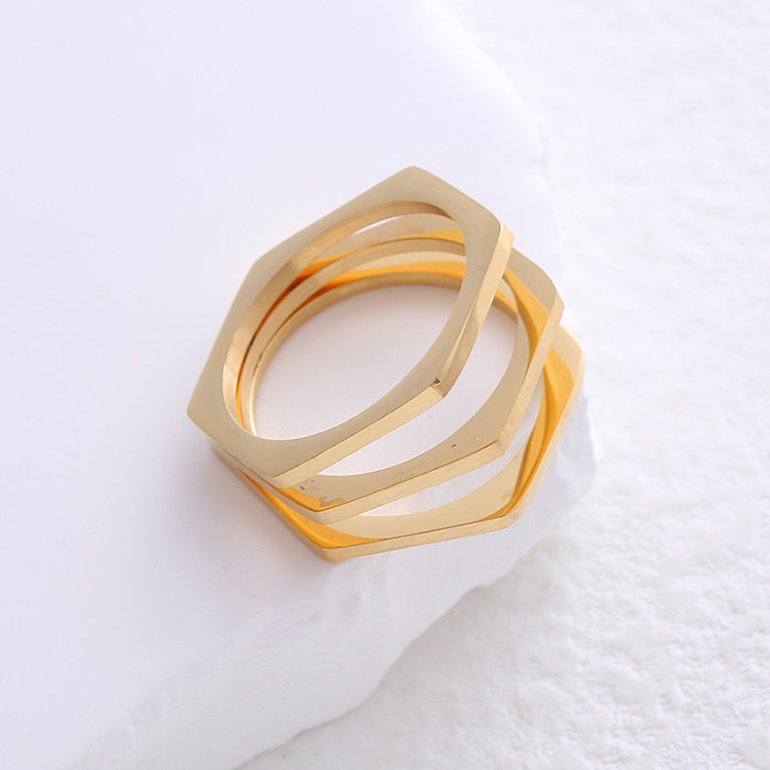 O chapeamento de aço inoxidável da cor sólida do estilo simples escava anéis chapeados ouro 24K