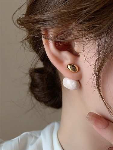 1 paire de clous d'oreilles élégants en cuivre émaillé de couleur unie