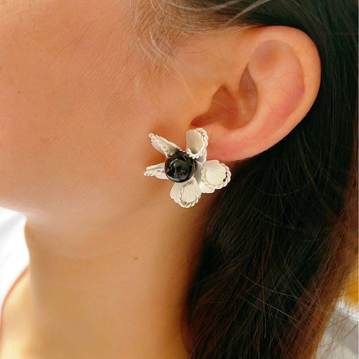 1 paire de clous d'oreilles en perles de cuivre, incrustation de fleurs de Style Simple
