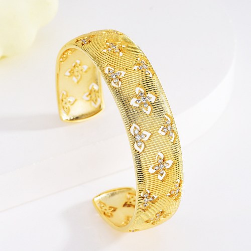 Luxurious Baroque Style Commute Four Leaf Clover Copper Plating Hollow Out Inlay Zircon 18K Gold Plated Bangle