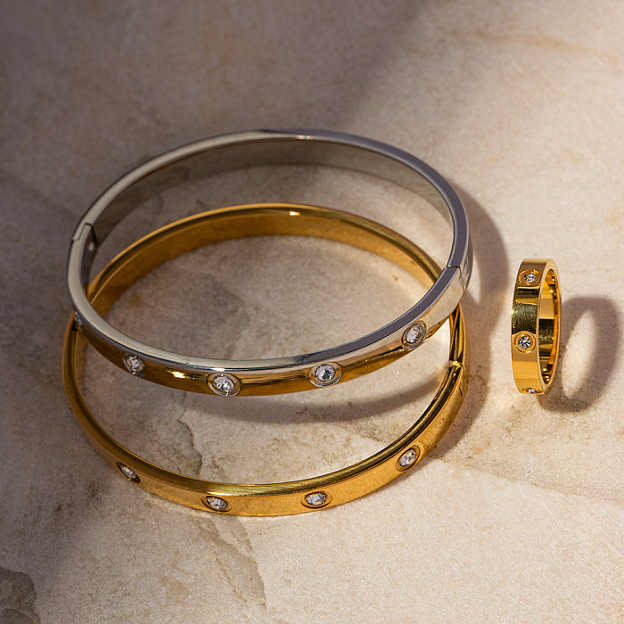 Brazalete chapado en oro de 18 quilates con incrustaciones de diamante artificial redondo de acero inoxidable estilo IG