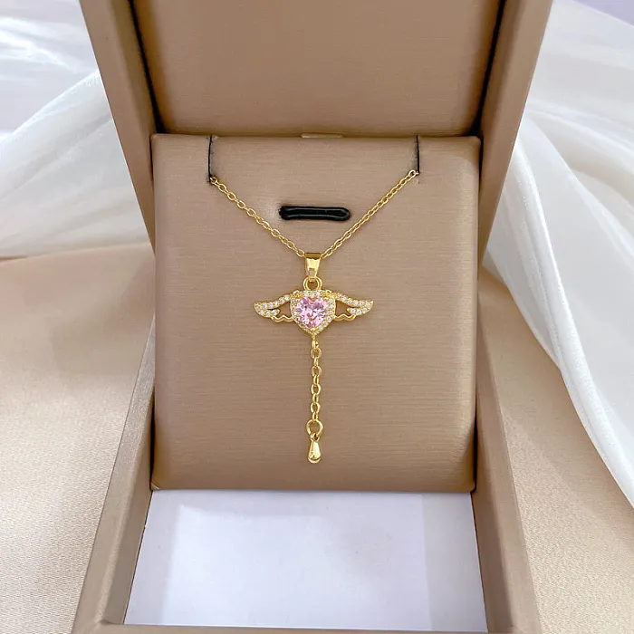 Collar con colgante de circonita con incrustaciones de cobre y acero inoxidable con alas en forma de corazón elegante