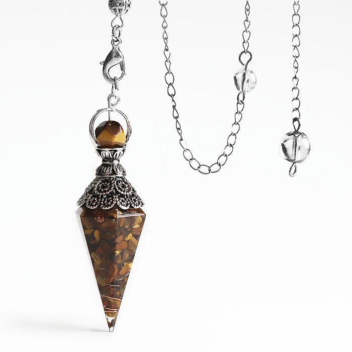 Einfache Halskette mit konischem Anhänger aus Harz und Kupfer
