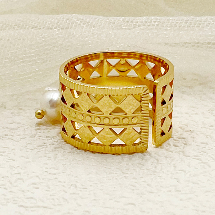 Le placage rond en acier inoxydable de style simple creuse les anneaux ouverts plaqués or