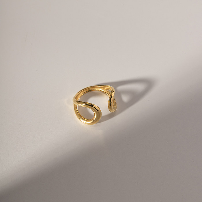 Asymmetrische offene Ringe im IG-Stil mit Edelstahlbeschichtung und 18 Karat vergoldet