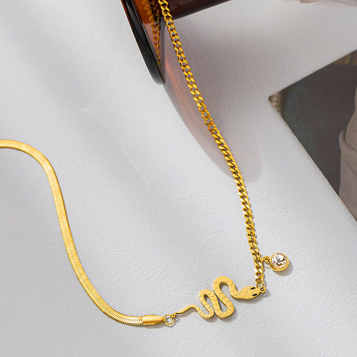 Collar de pulseras chapado en oro de 18 quilates con incrustaciones de acero de titanio y serpiente retro elegante
