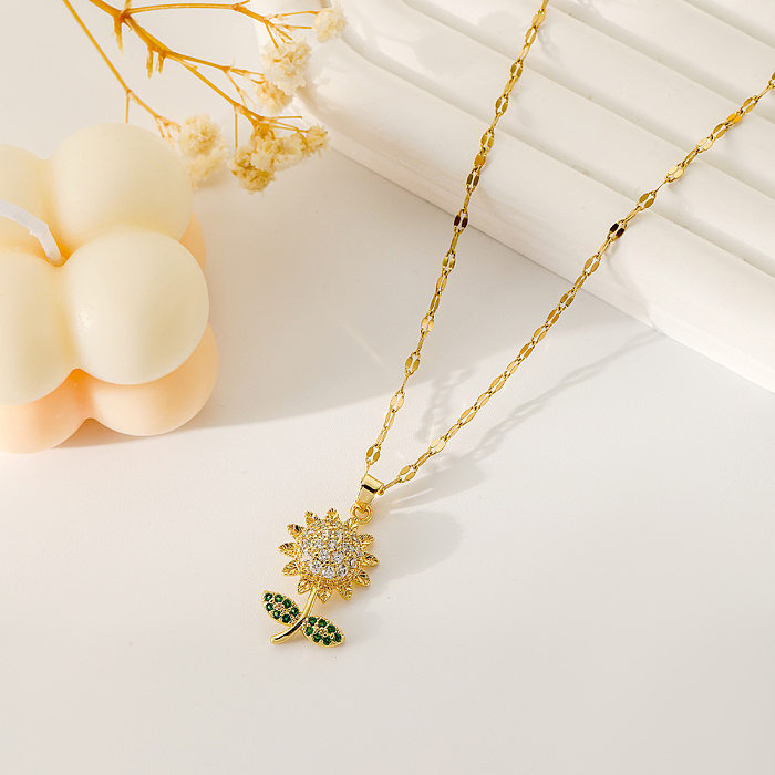 Collier avec pendentif en diamant artificiel avec incrustation de cuivre et fleur pastorale