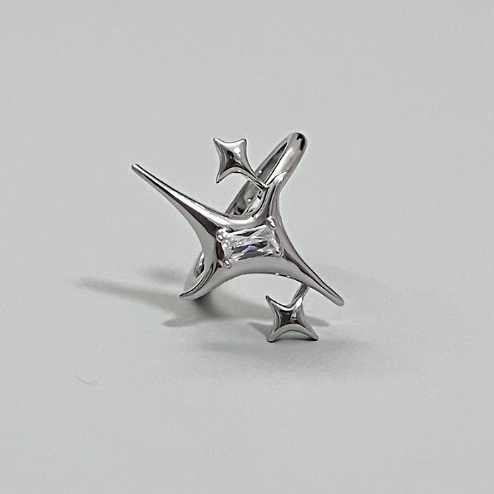 Offener Ring im coolen Stil mit Sternkupfer, unregelmäßiger plissierter Einlage und Zirkon