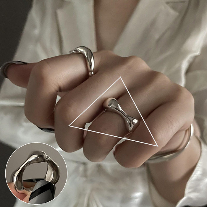 Offene Ringe im einfachen Stil mit geometrischer Verkupferung